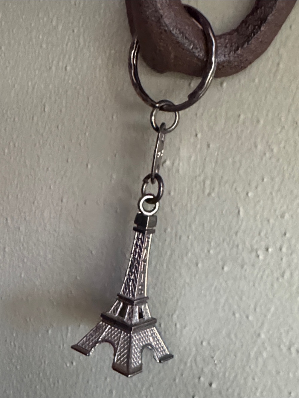New Eiffel Tower-Paris Key Chain-Metal-Silver Toned - Picture 3 of 13